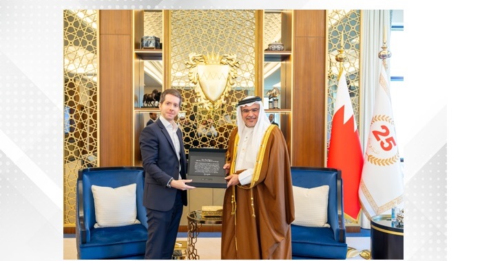 Crypto.com presents Bahrain's Crown Prince and Prime Minister with new crypto Mastercard prototype